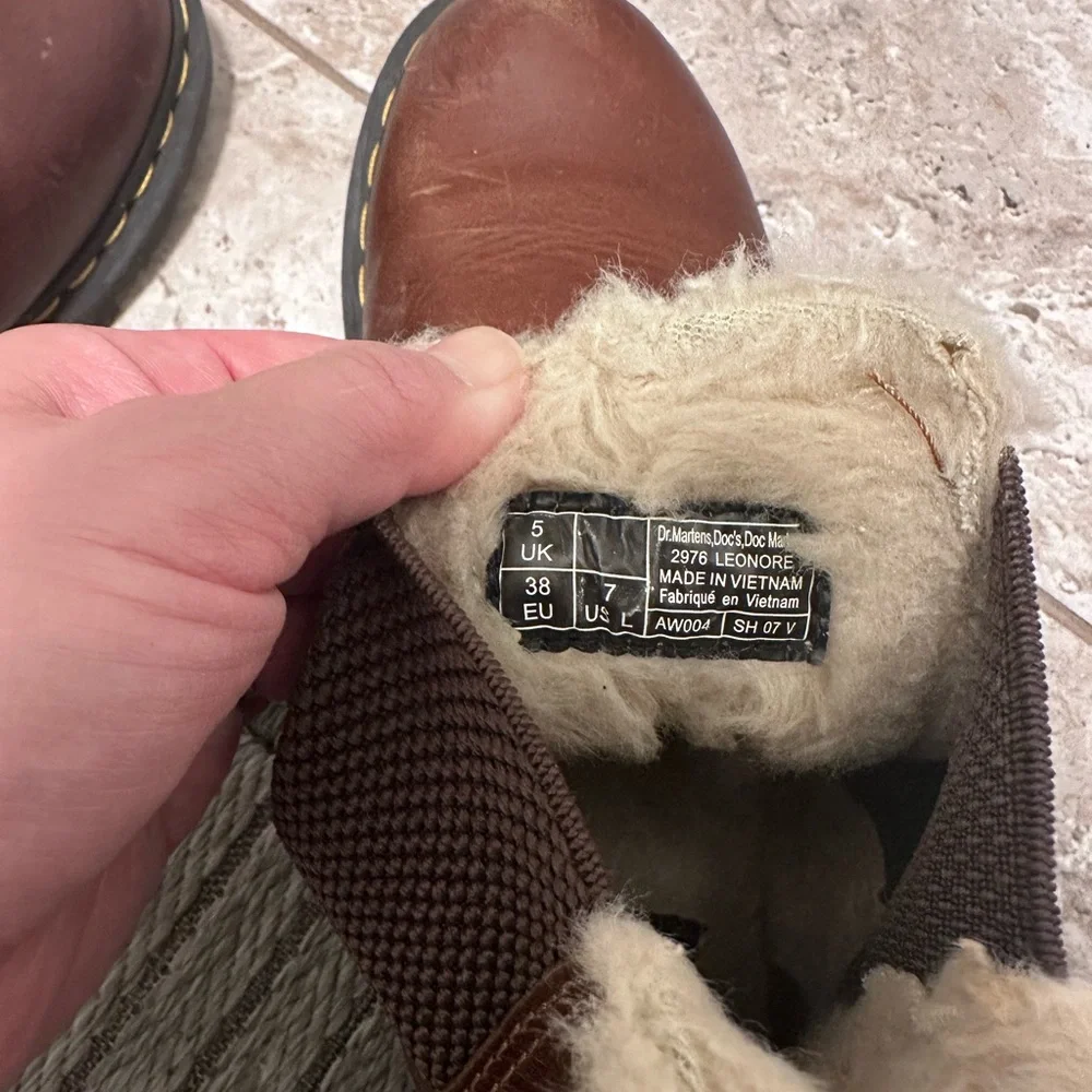 Doc Martens Leonore Chelsea Boots w/faux fur lining - Picture 7 of 7